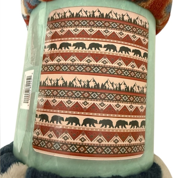 Magellan Outdoors Faux Coral Fleece Throw Blanket - Picture 3 of 3